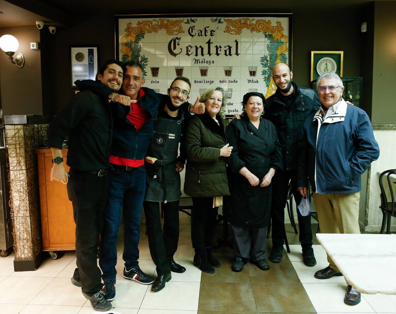 El Café Central de Málaga echó este domingo el cierre tras un siglo de historia. 