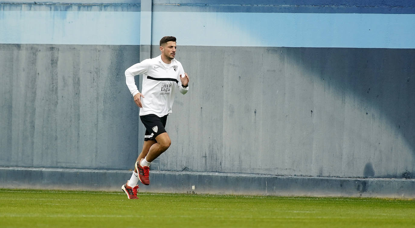 El equipo se entrena en ambiente muy positivo tras la imagen contra el Sporting mientras que los jugadores tocados como Juande, Chavarría o Antoñín, apuran para estar disponibles en la reanudación de la competición.