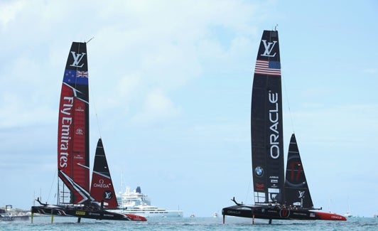 La regata entre el Emirates New Zealand y el Oracle en Hamilton en 2017. 