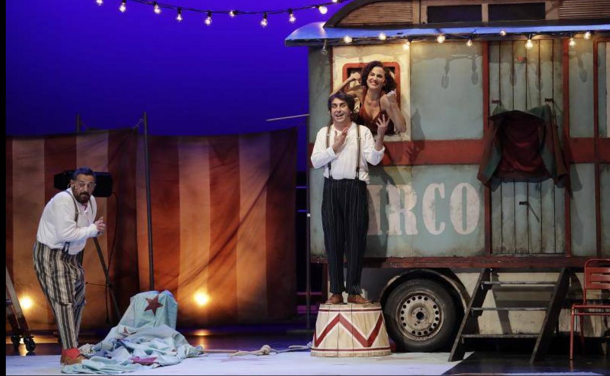 El anfitrión de Molière nos hace doblemente felices