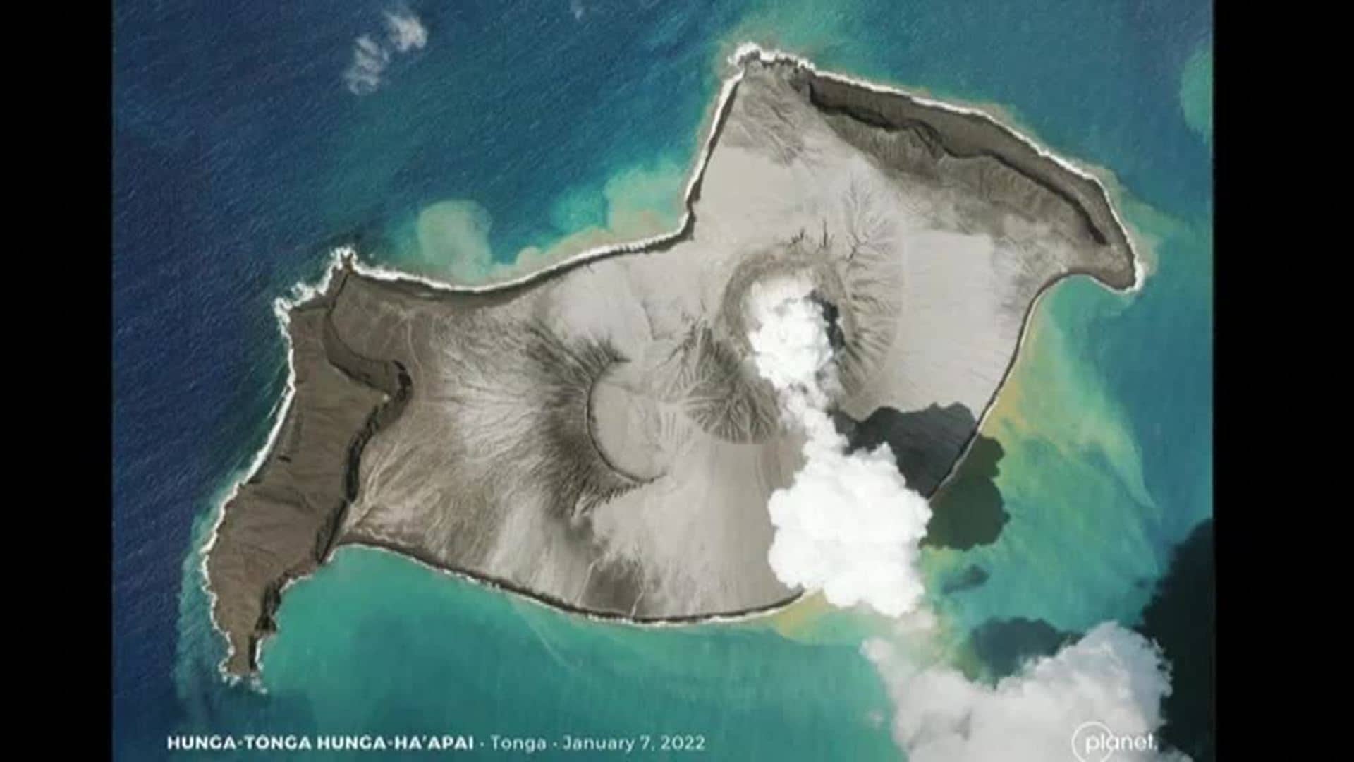 Así muestran las imágenes vía satélite la erupción del volcán en Tonga