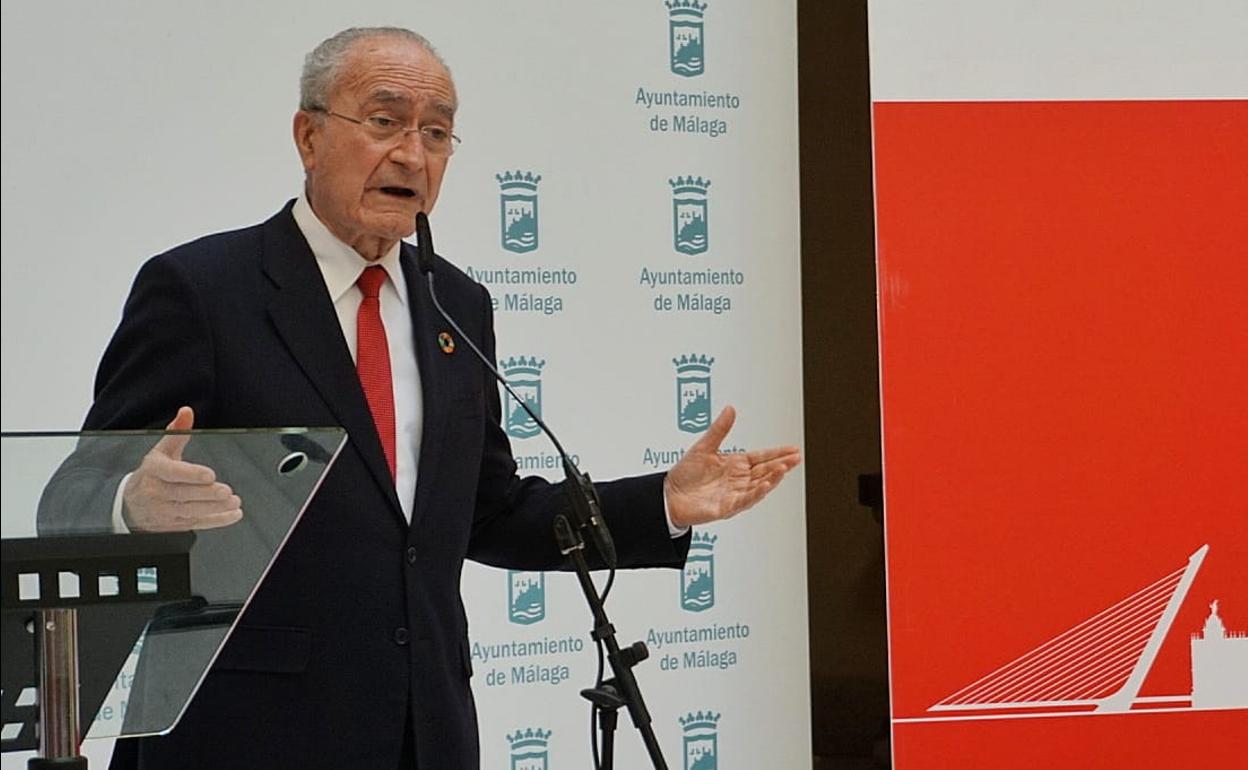 El alcalde de Málaga, Francisco De la Torre, durante la presentación del Mundial de rugby 7 este lunes.