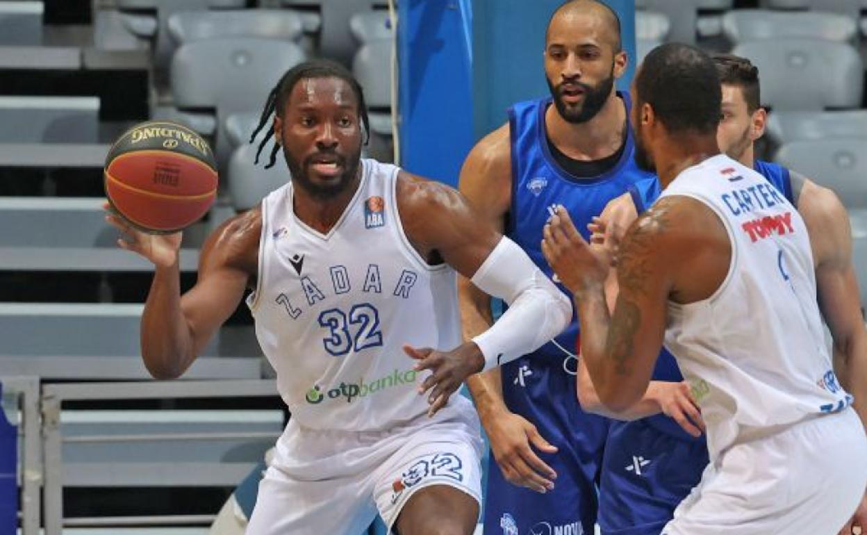 El Unicaja, atento a la situación de Chinanu Onuaku para reforzar el juego interior