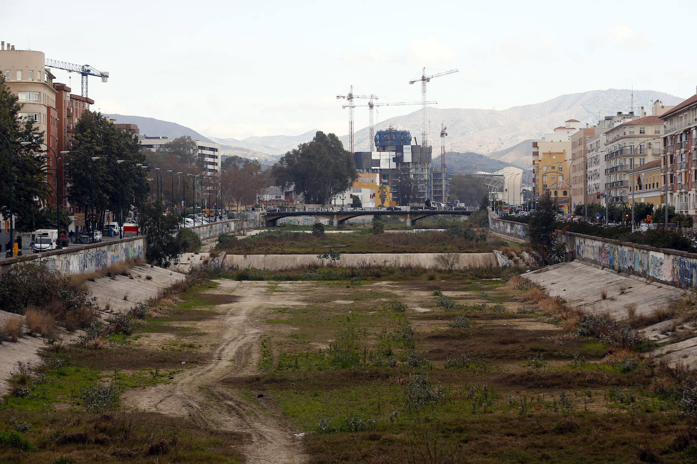 El Ayuntamiento baraja suprimir las fuentes que están en desuso y crear «un mecanismo de embellecimiento» para evitar la mala imagen que generan los grafitis