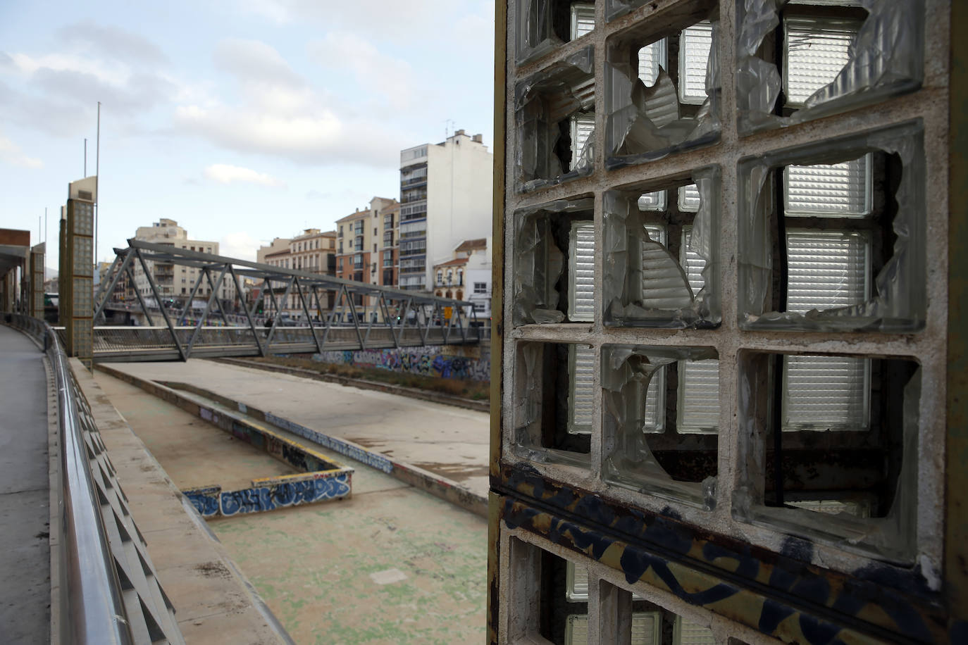 El Ayuntamiento baraja suprimir las fuentes que están en desuso y crear «un mecanismo de embellecimiento» para evitar la mala imagen que generan los grafitis