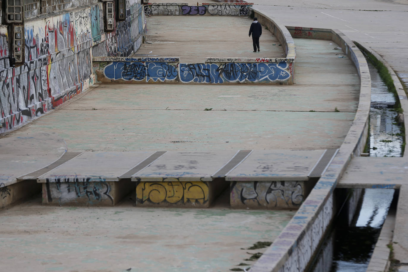 El Ayuntamiento baraja suprimir las fuentes que están en desuso y crear «un mecanismo de embellecimiento» para evitar la mala imagen que generan los grafitis