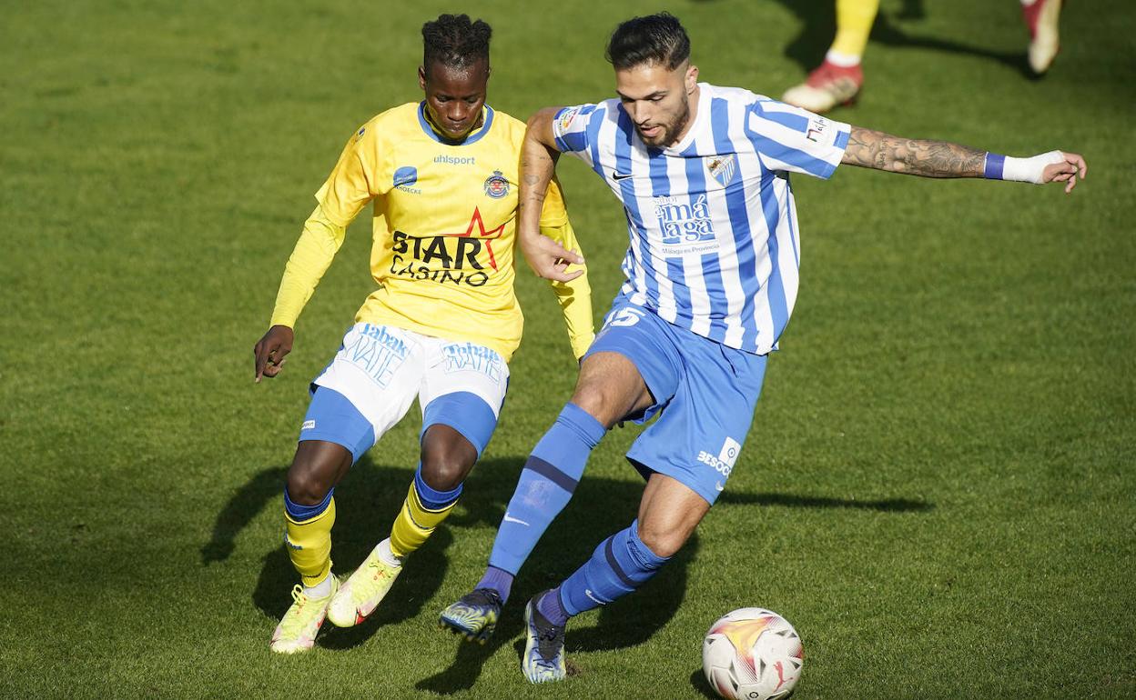 El futbolista Antoñin, en el partido de entrenamiento del Málaga contra el Waasland-Beveren el viernes pasado.