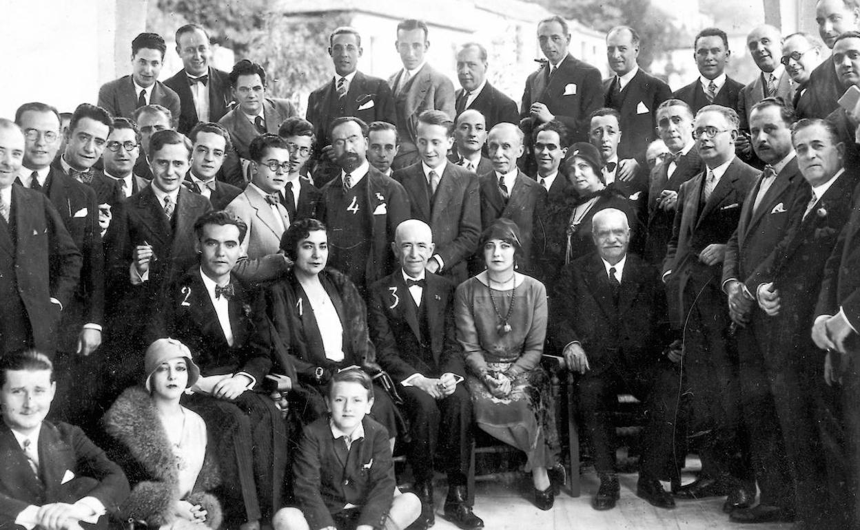 Federico García Lorca (2), Margarita Xirgu (1) y Manuel de Falla (3), en una imagen de 1934. 