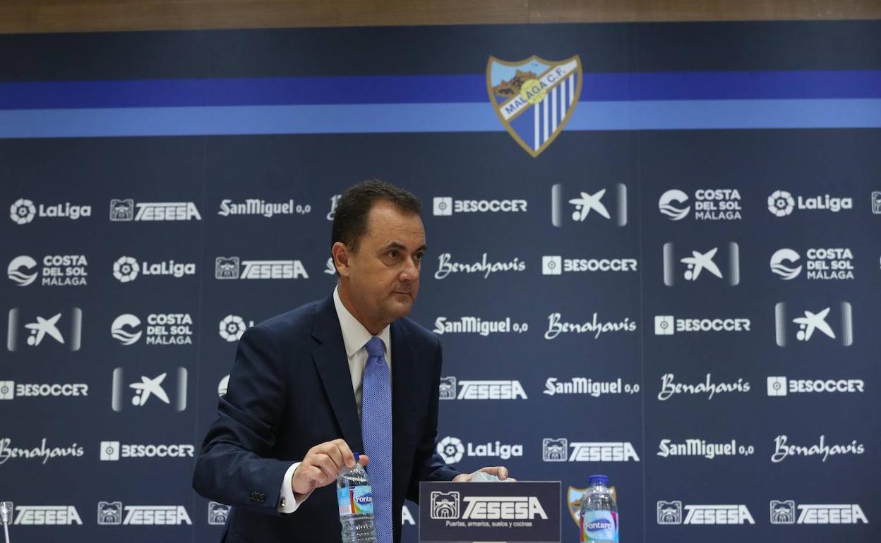 José María Muñoz, en una comparecencia en la sala de prensa de La Rosaleda. 