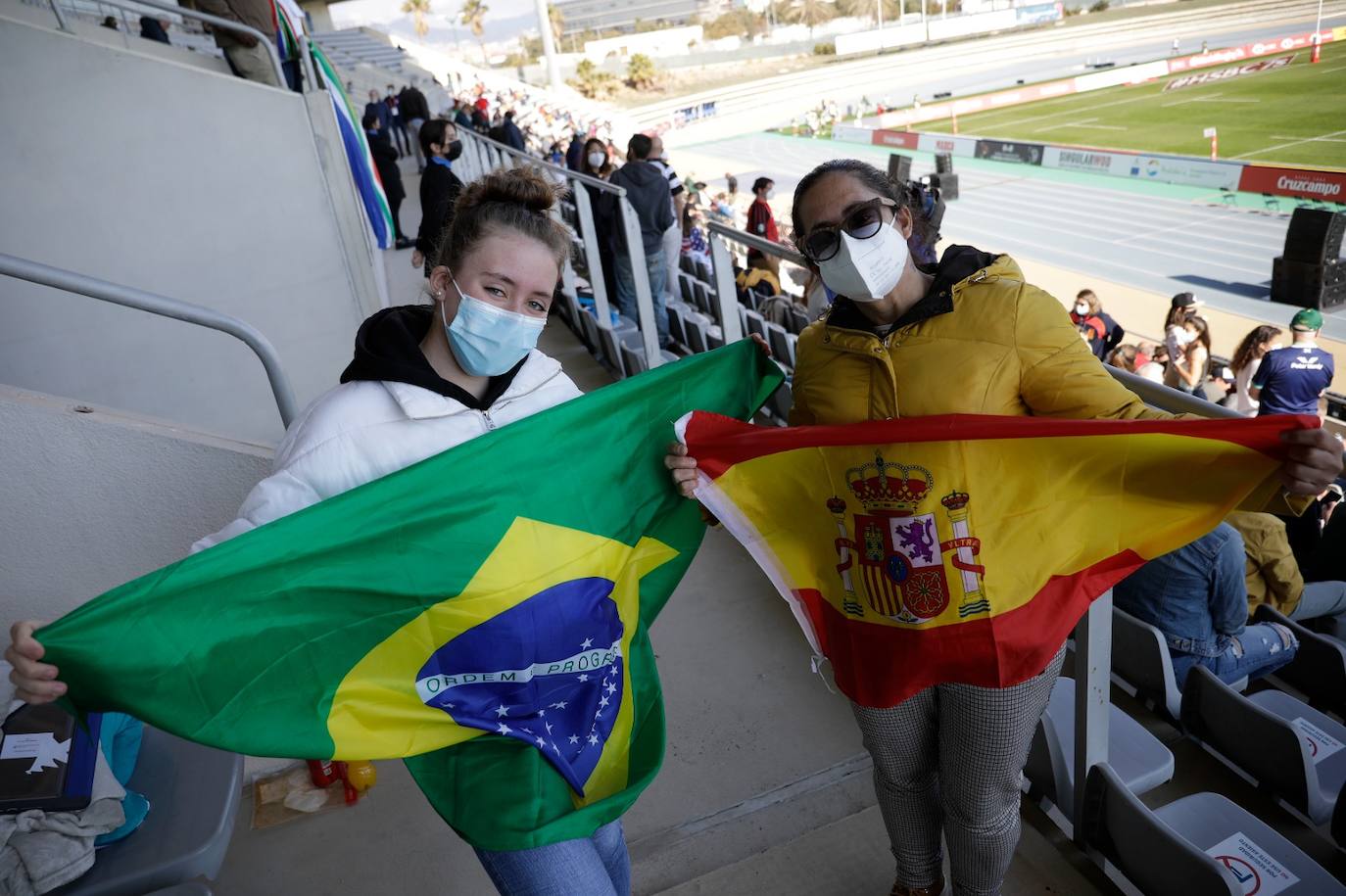 Público de todas partes del mundo en el estadio de la capital 