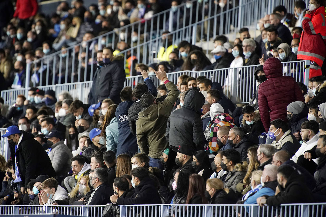 El Málaga encaja una abultada derrota ante su afición (0-5). 