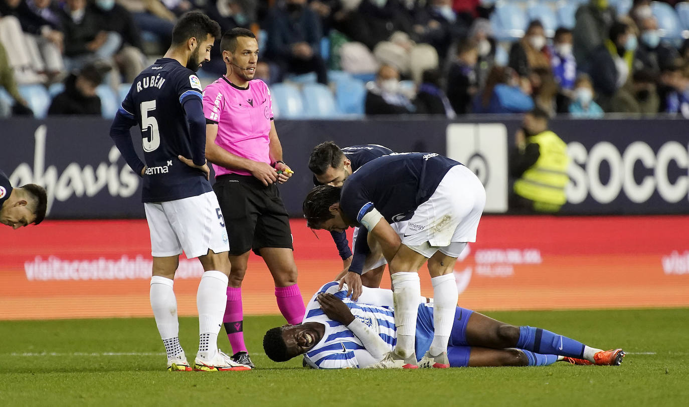 El Málaga encaja una abultada derrota ante su afición (0-5). 