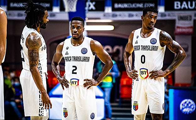 Los estadounidenses Richard y Watson, junto al cubano Guzmán (0). 