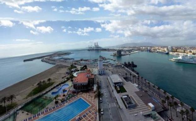 Imagen panorámica del Puerto de Málaga. (ARCHIVO DE LA AUTORIDAD PORTUARIA)