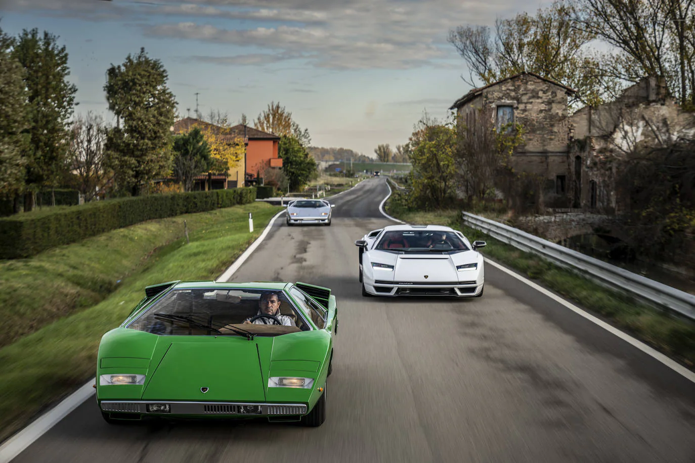 Fotos: El nuevo Lamborghini Countach LPI 800-4 sale a la carretera