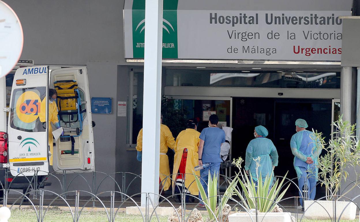 Entrada a las urgencias del Hospital Clínico. 