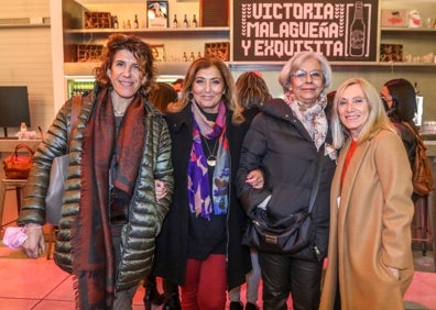 Imagen secundaria 1 - En la primera imagen, Genoveva Ferraguts, Victoria Ordoñez, Leonor García-Agua, Alejandra Pérez , Kaajal Mansukhani y Belen Gaspar. En la segunda, Carmen Molina, Esperanza Alcaide ,Mari Carmen Sánchez y Reme Reina, en la Fábrica de Victoria. En la siguiente, Chicho Marín y Rocío La Boterita.