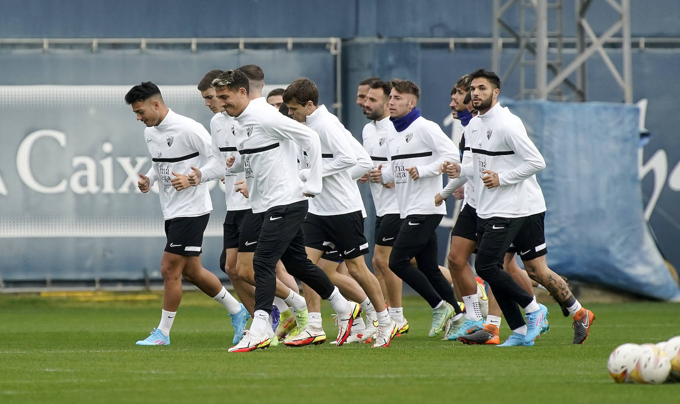 Segunda sesión de trabajo del técnico del filial con el primer equipo tras el despido de José Alberto. La primera abierta a los medios gráficos y que contó con la presencia del director deportivo, Manolo Gaspar. Este se encuentra en una semana decisiva para relanzar su proyecto para el equipo de cara a la segunda vuelta.