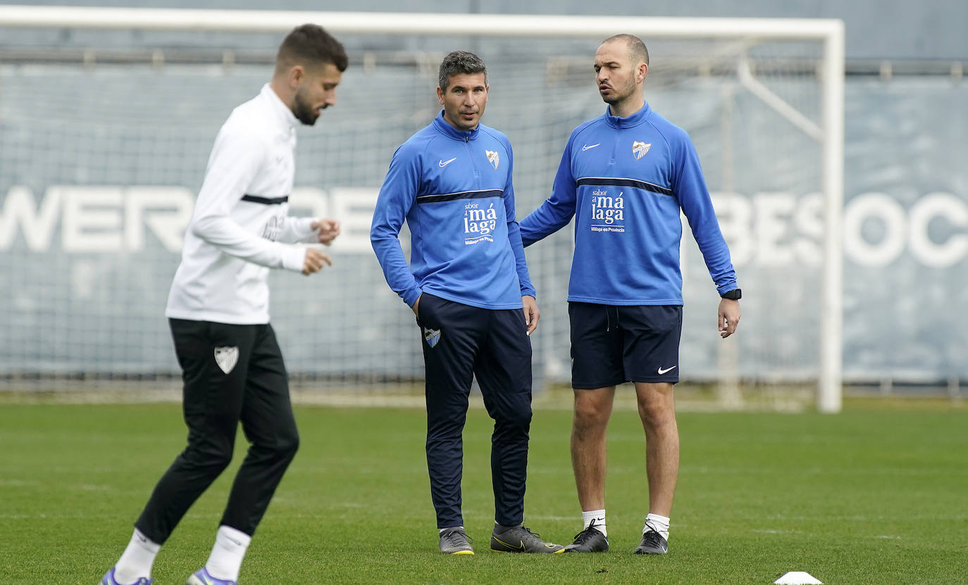 Segunda sesión de trabajo del técnico del filial con el primer equipo tras el despido de José Alberto. La primera abierta a los medios gráficos y que contó con la presencia del director deportivo, Manolo Gaspar. Este se encuentra en una semana decisiva para relanzar su proyecto para el equipo de cara a la segunda vuelta.