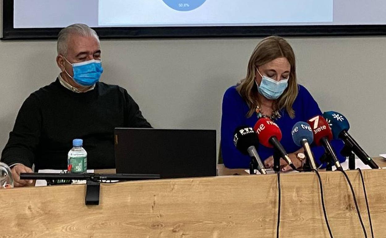 Antonio Martín Noblejas y Paloma Chinarro, en la rueda de prensa. 