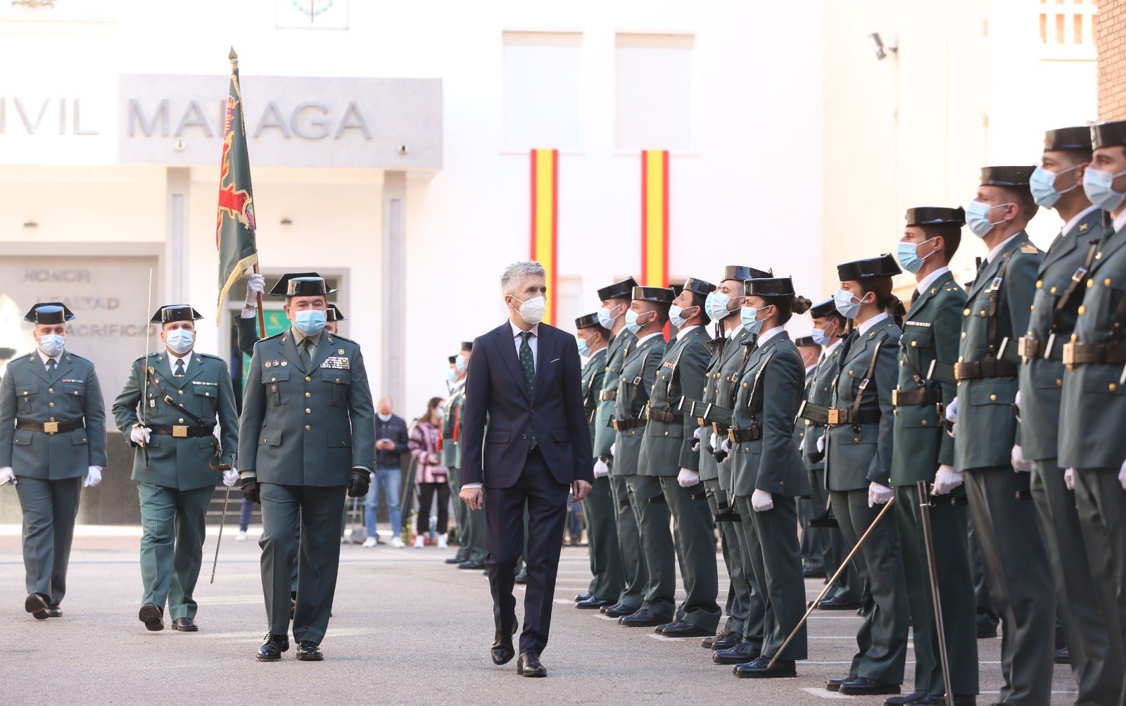 El ministro del Interior, Fernando Grande-Marlaska, ha presidido el acto al que también ha asistido la directora general de la Guardia Civil, María Gámez. Comandancia de la Guardia Civil de Málaga.