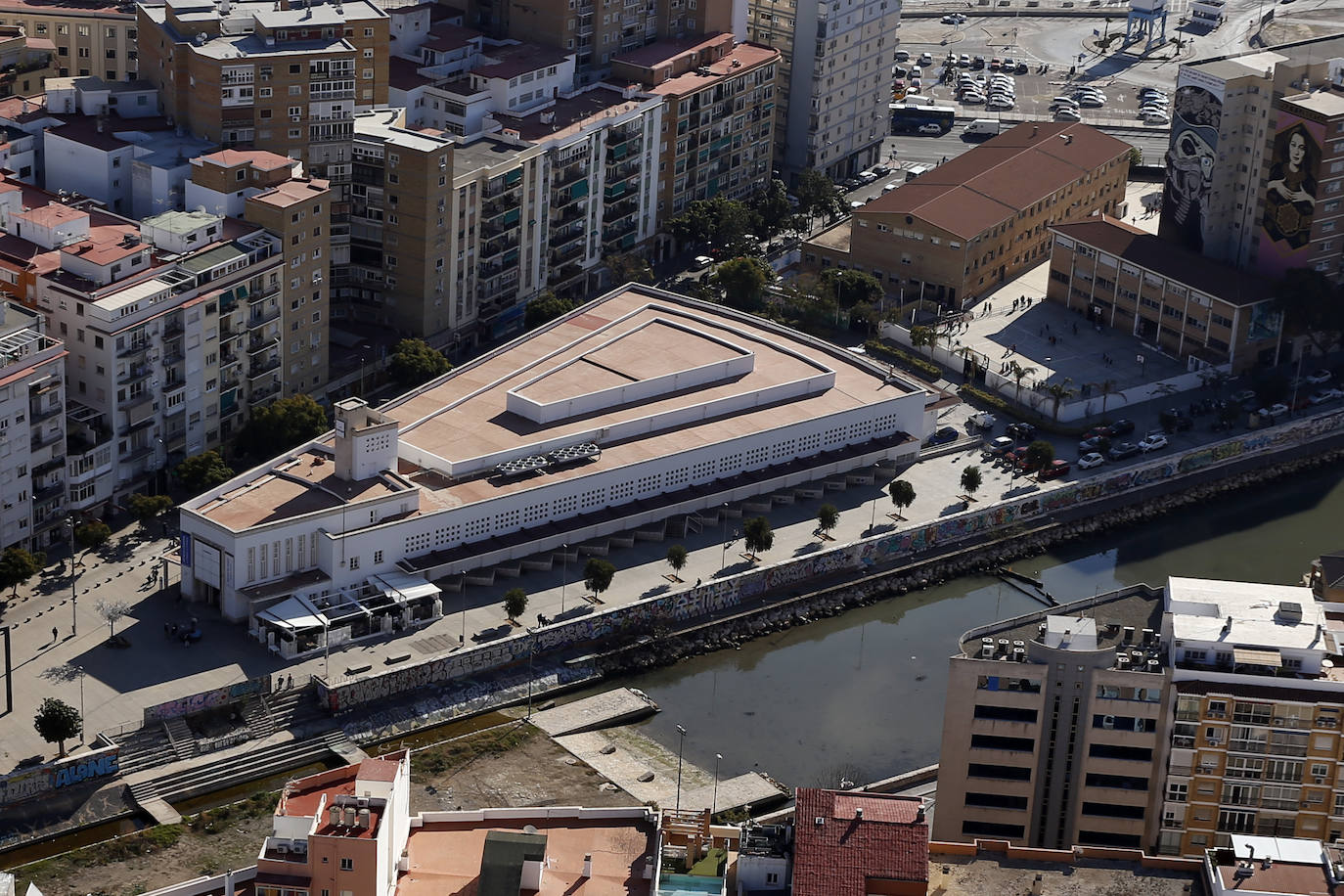 La Unidad de Medios Aéreos de la Policía Nacional creada en Málaga en el 86 cuenta con su helicóptero y un equipo de drones para perseguir la delincuencia