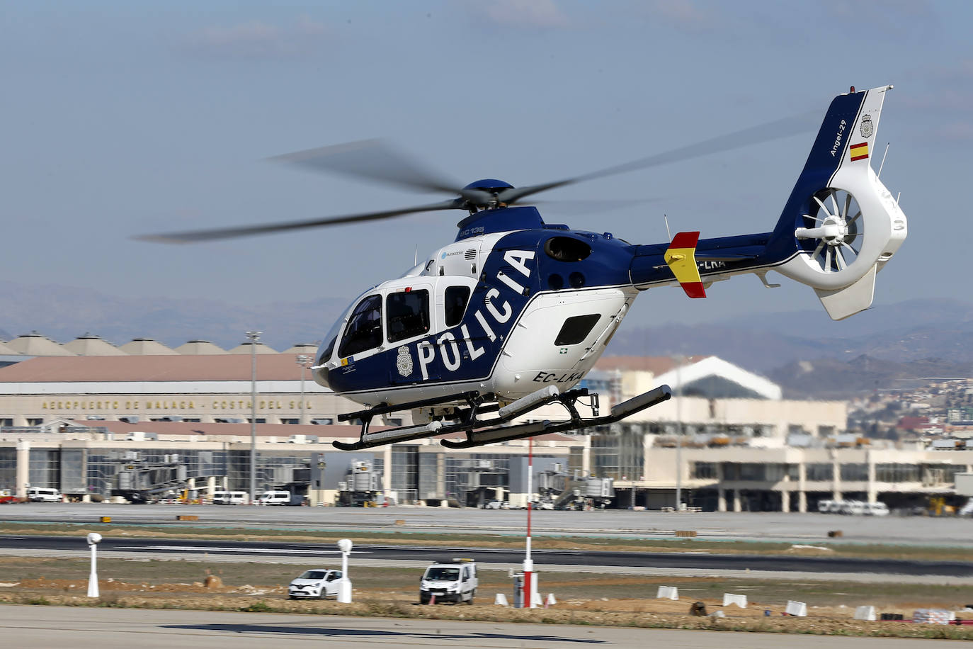 La Unidad de Medios Aéreos de la Policía Nacional creada en Málaga en el 86 cuenta con su helicóptero y un equipo de drones para perseguir la delincuencia
