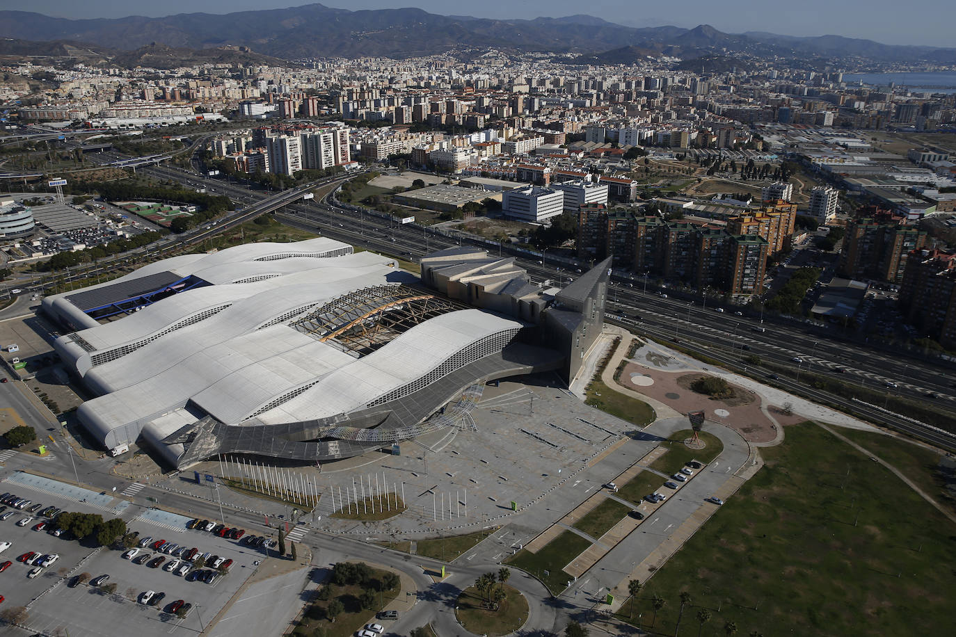 La Unidad de Medios Aéreos de la Policía Nacional creada en Málaga en el 86 cuenta con su helicóptero y un equipo de drones para perseguir la delincuencia