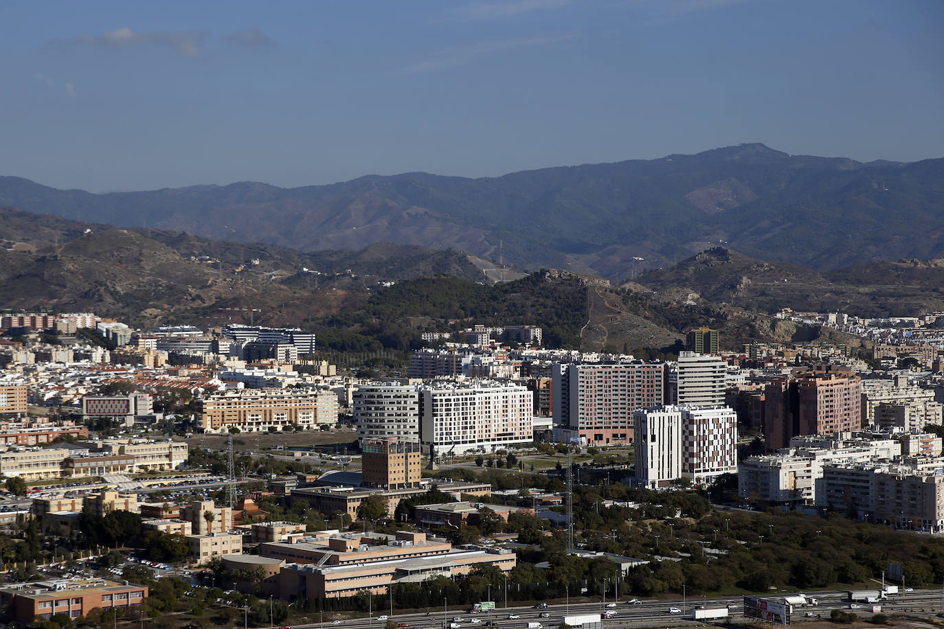 La Unidad de Medios Aéreos de la Policía Nacional creada en Málaga en el 86 cuenta con su helicóptero y un equipo de drones para perseguir la delincuencia