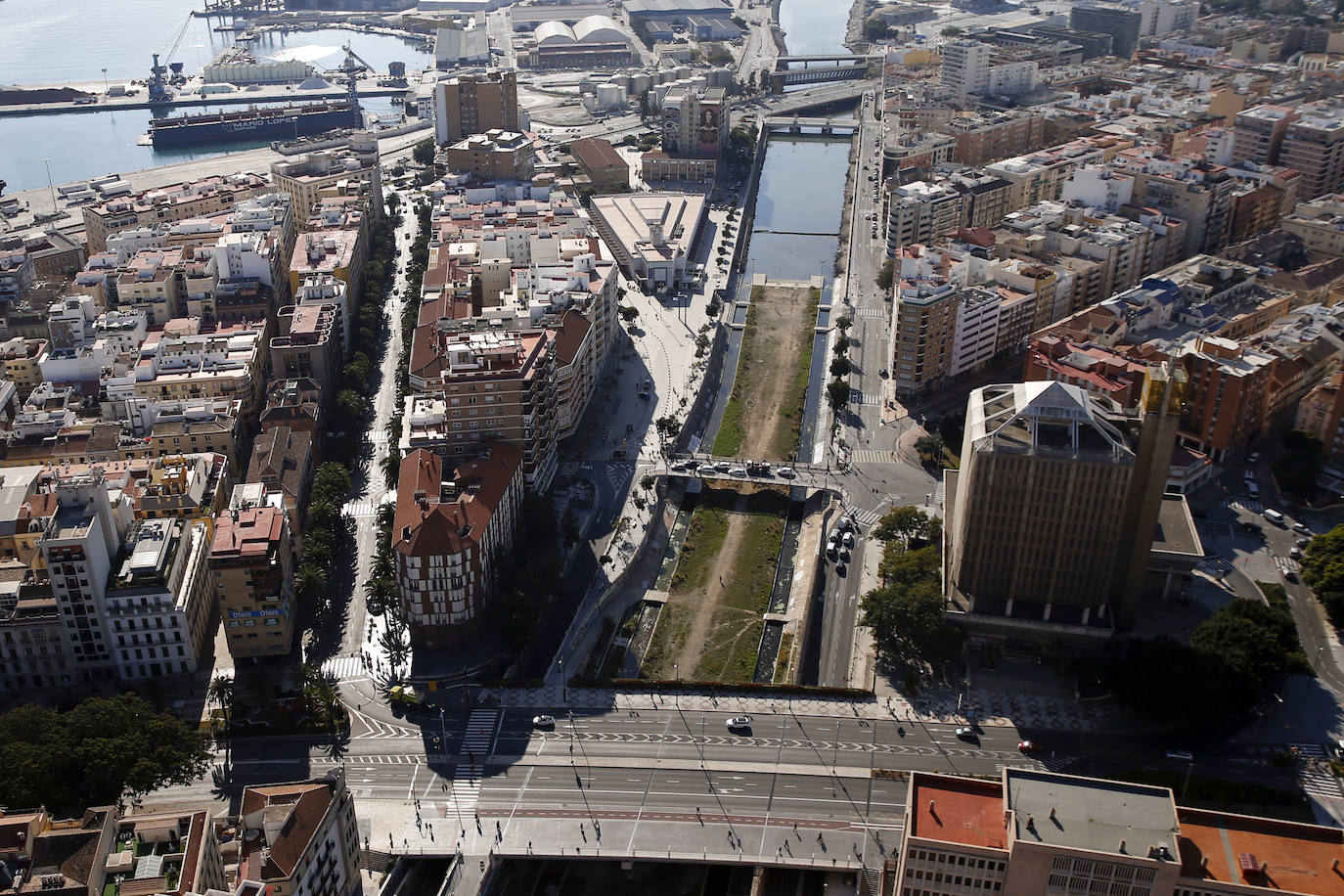 La Unidad de Medios Aéreos de la Policía Nacional creada en Málaga en el 86 cuenta con su helicóptero y un equipo de drones para perseguir la delincuencia