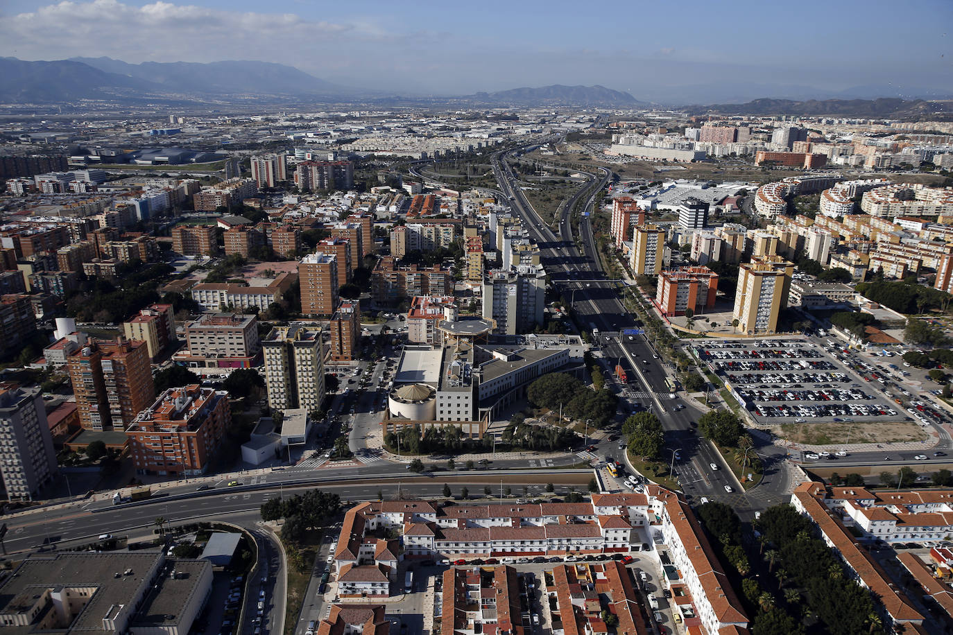 La Unidad de Medios Aéreos de la Policía Nacional creada en Málaga en el 86 cuenta con su helicóptero y un equipo de drones para perseguir la delincuencia