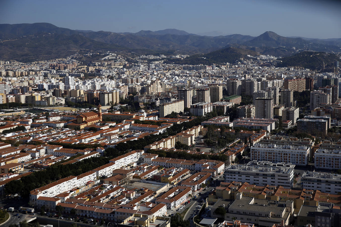 La Unidad de Medios Aéreos de la Policía Nacional creada en Málaga en el 86 cuenta con su helicóptero y un equipo de drones para perseguir la delincuencia