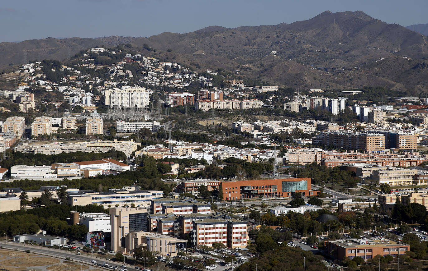 La Unidad de Medios Aéreos de la Policía Nacional creada en Málaga en el 86 cuenta con su helicóptero y un equipo de drones para perseguir la delincuencia
