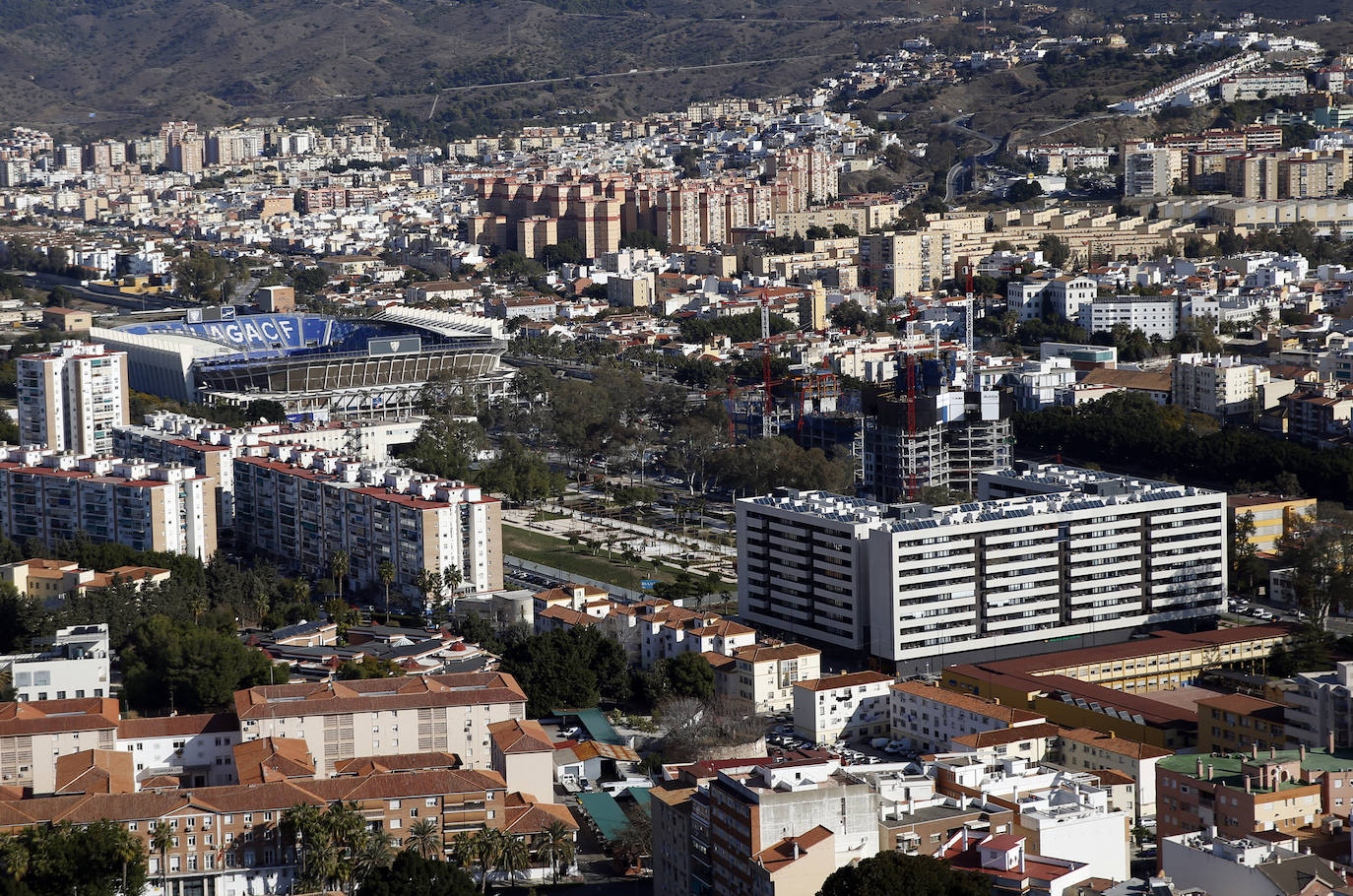 La Unidad de Medios Aéreos de la Policía Nacional creada en Málaga en el 86 cuenta con su helicóptero y un equipo de drones para perseguir la delincuencia