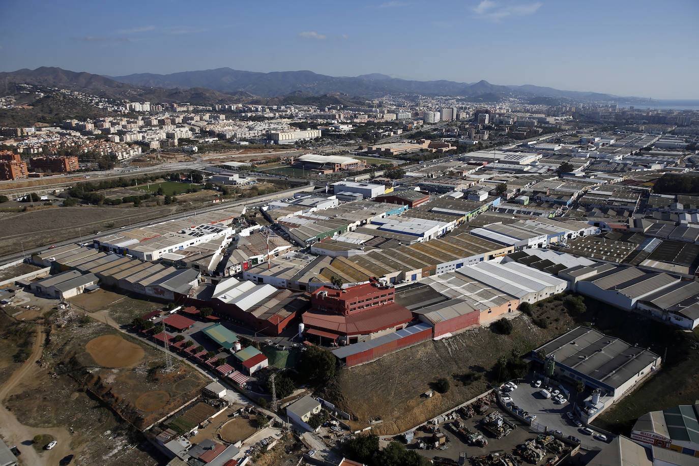 La Unidad de Medios Aéreos de la Policía Nacional creada en Málaga en el 86 cuenta con su helicóptero y un equipo de drones para perseguir la delincuencia