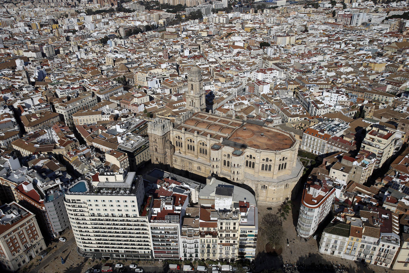 La Unidad de Medios Aéreos de la Policía Nacional creada en Málaga en el 86 cuenta con su helicóptero y un equipo de drones para perseguir la delincuencia
