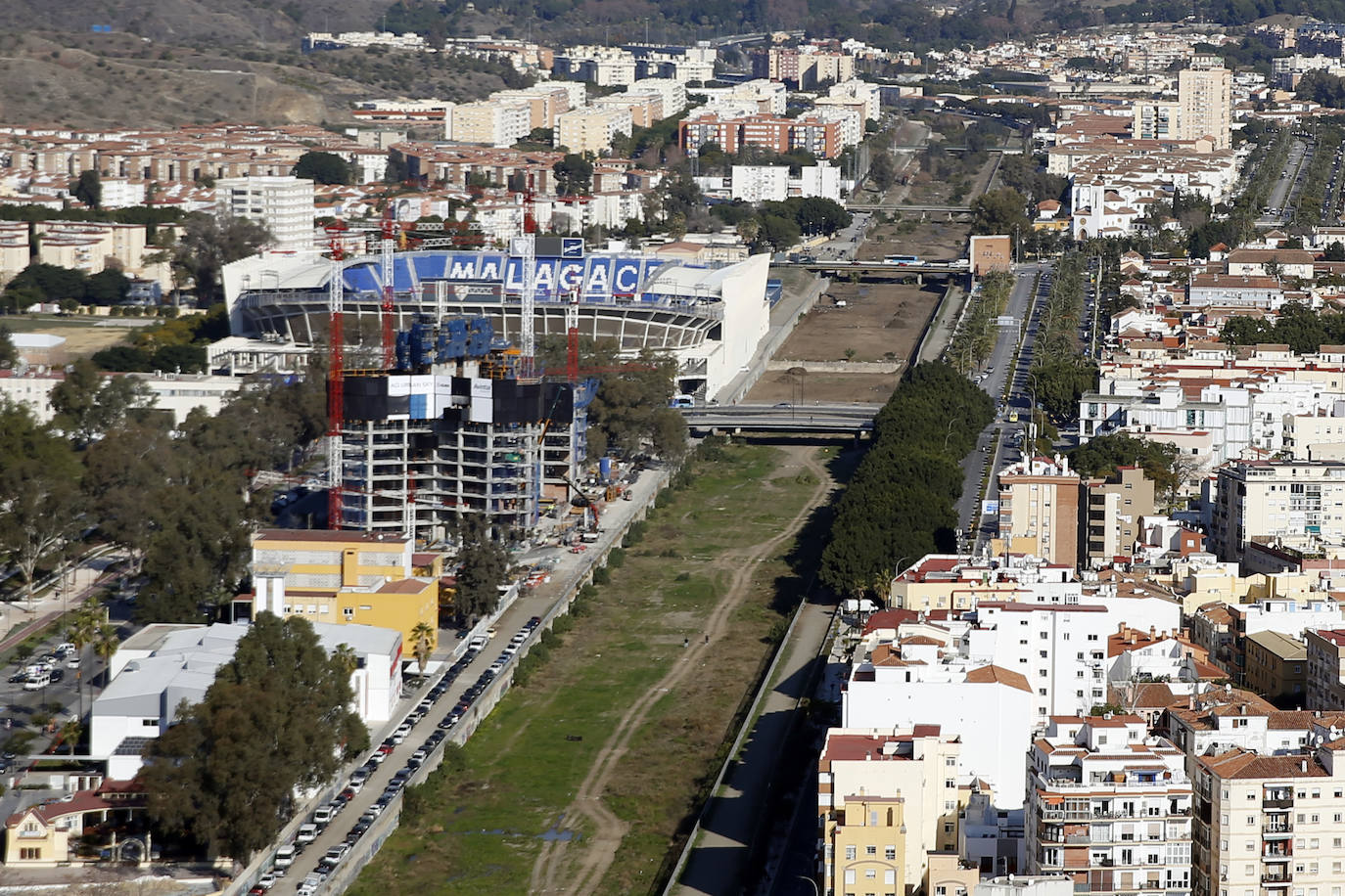 La Unidad de Medios Aéreos de la Policía Nacional creada en Málaga en el 86 cuenta con su helicóptero y un equipo de drones para perseguir la delincuencia