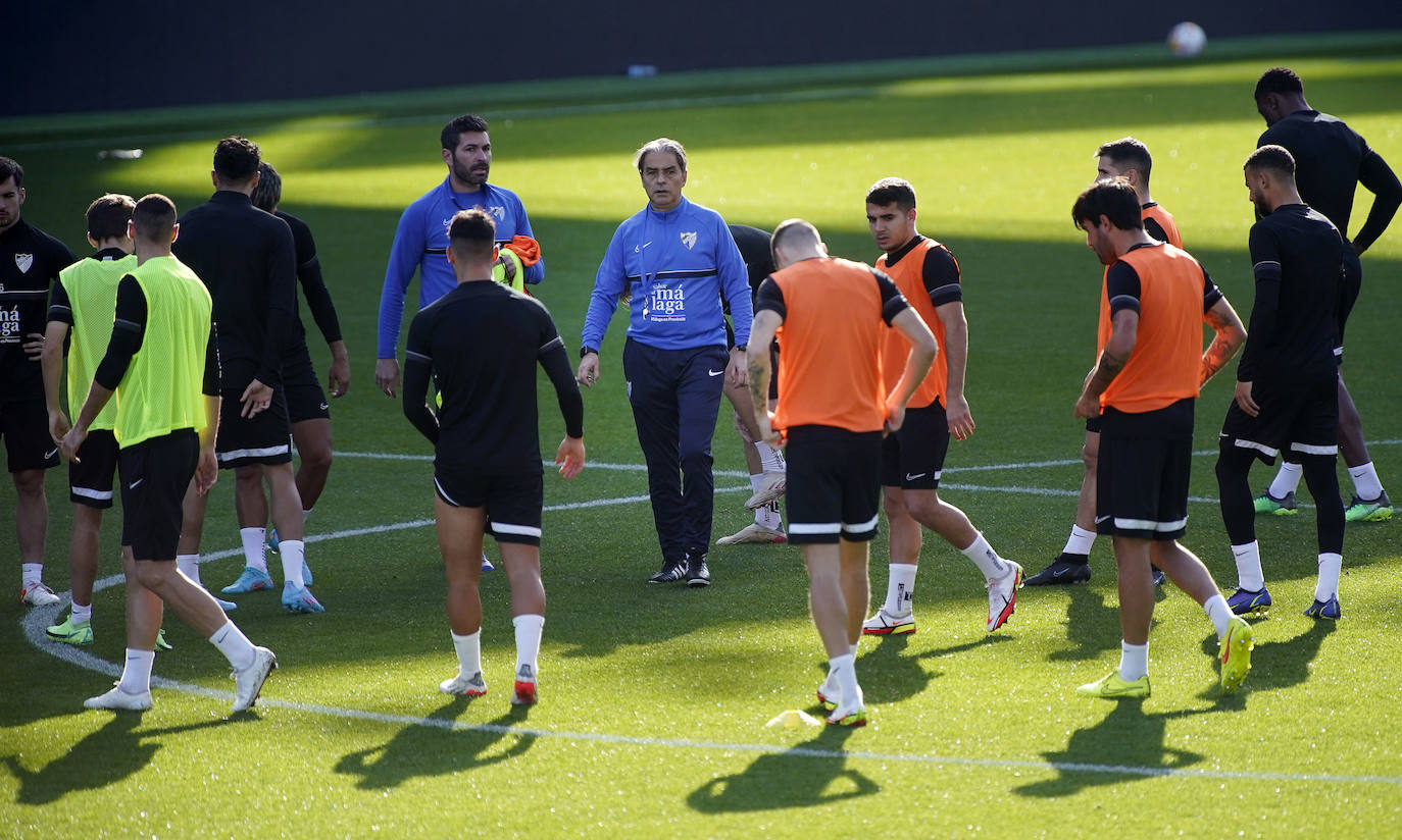 El técnico vitoriano dirigió su primera sesión de entrenamiento y fue presentado ante los medios de comunicación.