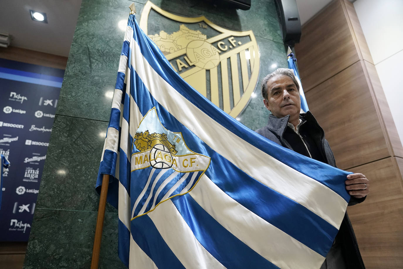 El técnico vitoriano dirigió su primera sesión de entrenamiento y fue presentado ante los medios de comunicación.