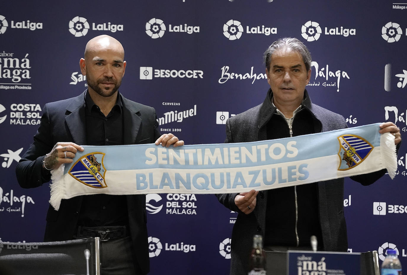 El técnico vitoriano dirigió su primera sesión de entrenamiento y fue presentado ante los medios de comunicación.