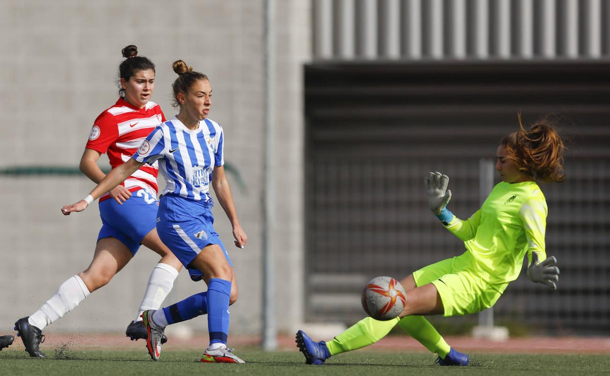Sonia Torralvo, en una ocasión clara en el duelo de este domingo en Granada.