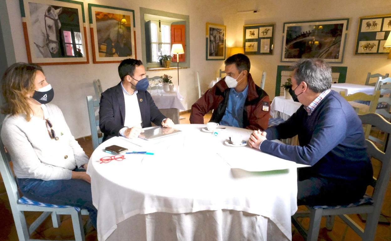 Ribera, Pérez, Sánchez y Espadas, en la reunión de este lunes.