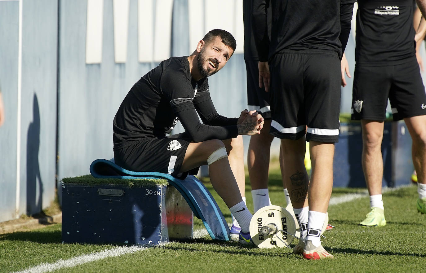 El flamante entrenador del equipo, Natxo González, busca soluciones para corregir la preocupante situación de juego y resultados con un extra de entrenamiento y convivencia de la plantilla en La Rosaleda. El siguiente partido es contra el Zaragoza este sábado 5 de febrero a las 18.15 horas en La Romareda.