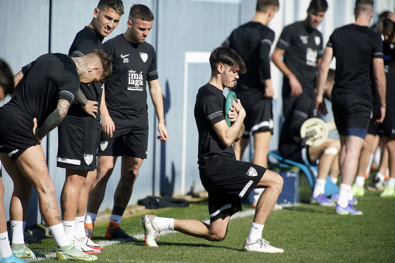 El flamante entrenador del equipo, Natxo González, busca soluciones para corregir la preocupante situación de juego y resultados con un extra de entrenamiento y convivencia de la plantilla en La Rosaleda. El siguiente partido es contra el Zaragoza este sábado 5 de febrero a las 18.15 horas en La Romareda.