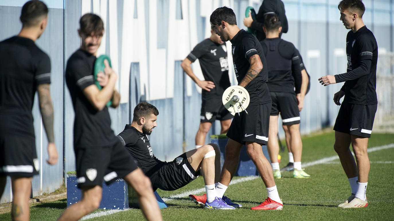 El flamante entrenador del equipo, Natxo González, busca soluciones para corregir la preocupante situación de juego y resultados con un extra de entrenamiento y convivencia de la plantilla en La Rosaleda. El siguiente partido es contra el Zaragoza este sábado 5 de febrero a las 18.15 horas en La Romareda.