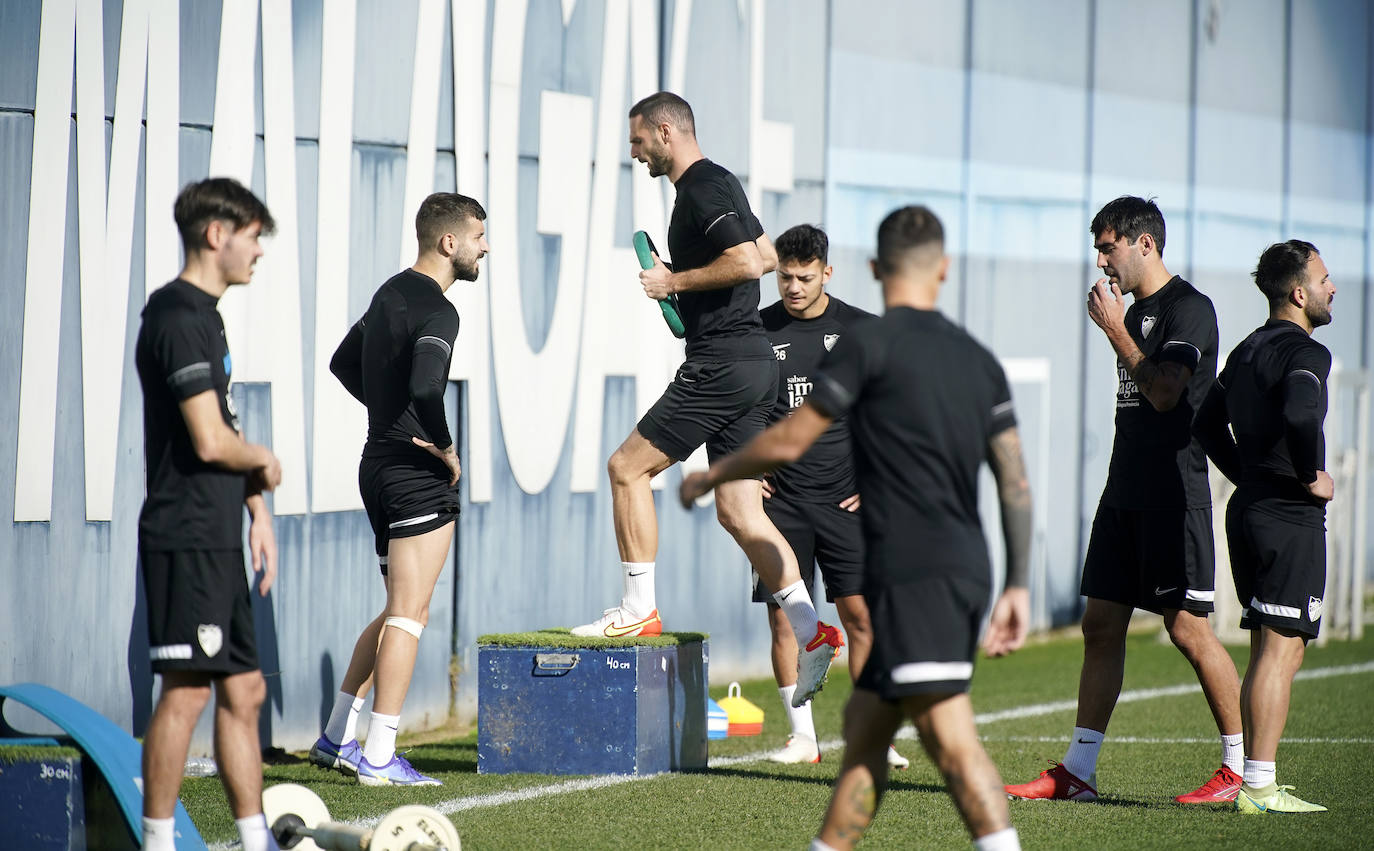 El flamante entrenador del equipo, Natxo González, busca soluciones para corregir la preocupante situación de juego y resultados con un extra de entrenamiento y convivencia de la plantilla en La Rosaleda. El siguiente partido es contra el Zaragoza este sábado 5 de febrero a las 18.15 horas en La Romareda.