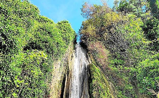 Las Chorreras de Balastar son hoy el principal atractivo natural de este pueblo del Alto Genal. 