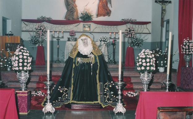 La Dolorosa, en el altar mayor de la Encarnación, en la tarde de su bendición. 