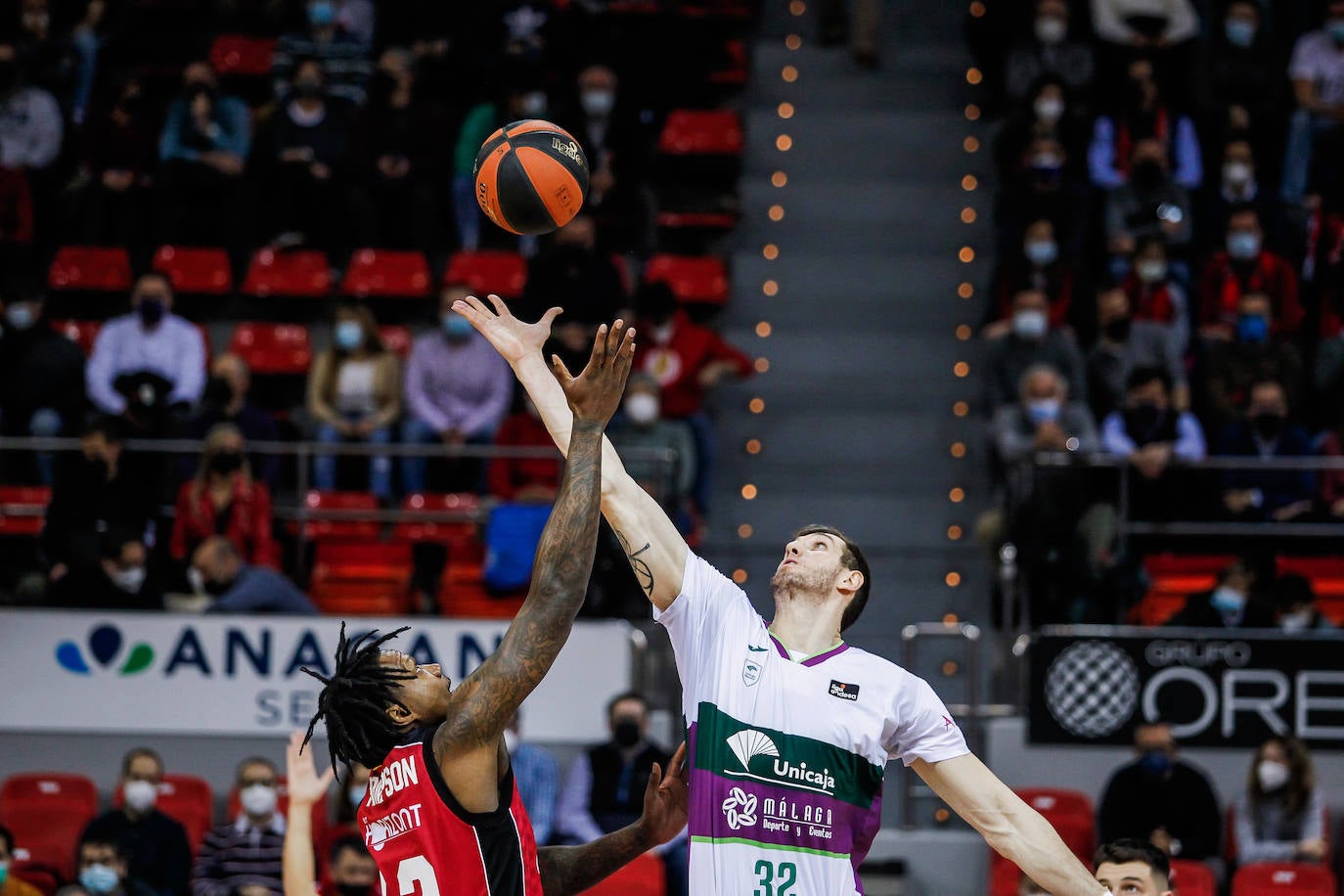 El Unicaja, impotente, fue por detrás en el marcador todo el partido 