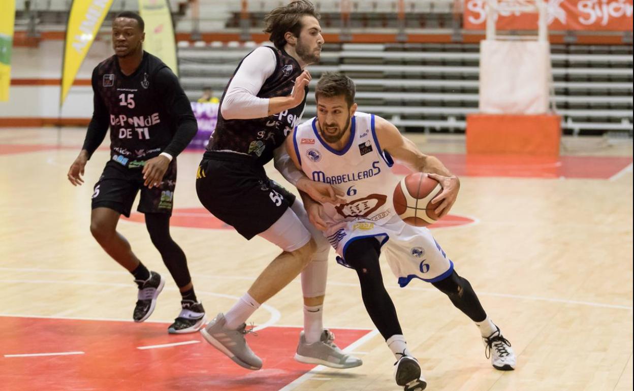 El Marbella llevó el mando del partido en todo momento. 